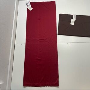 NEW Aritzia seamless sinch smooth midi maxi Skirt size L Dark Ruby Red